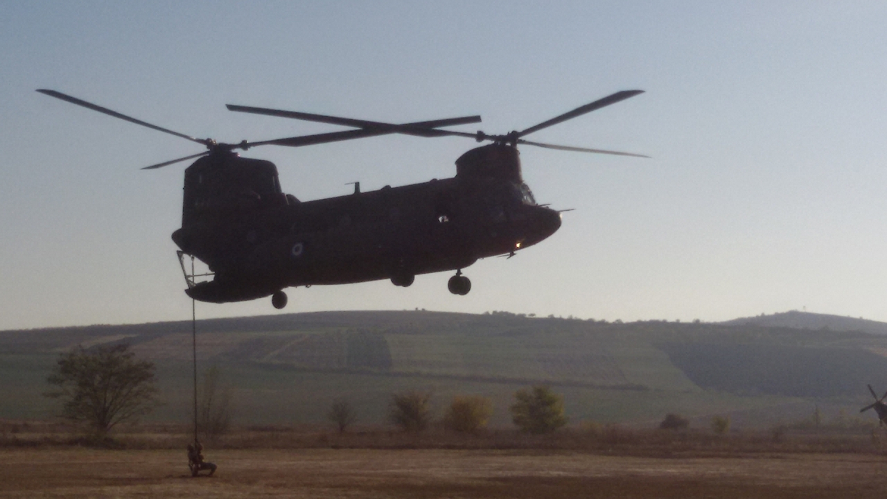 GALERIE FOTO | Exerciţiu militar spectaculos la Târgu Mureş. Elita forțelor speciale, antrenamente la limită