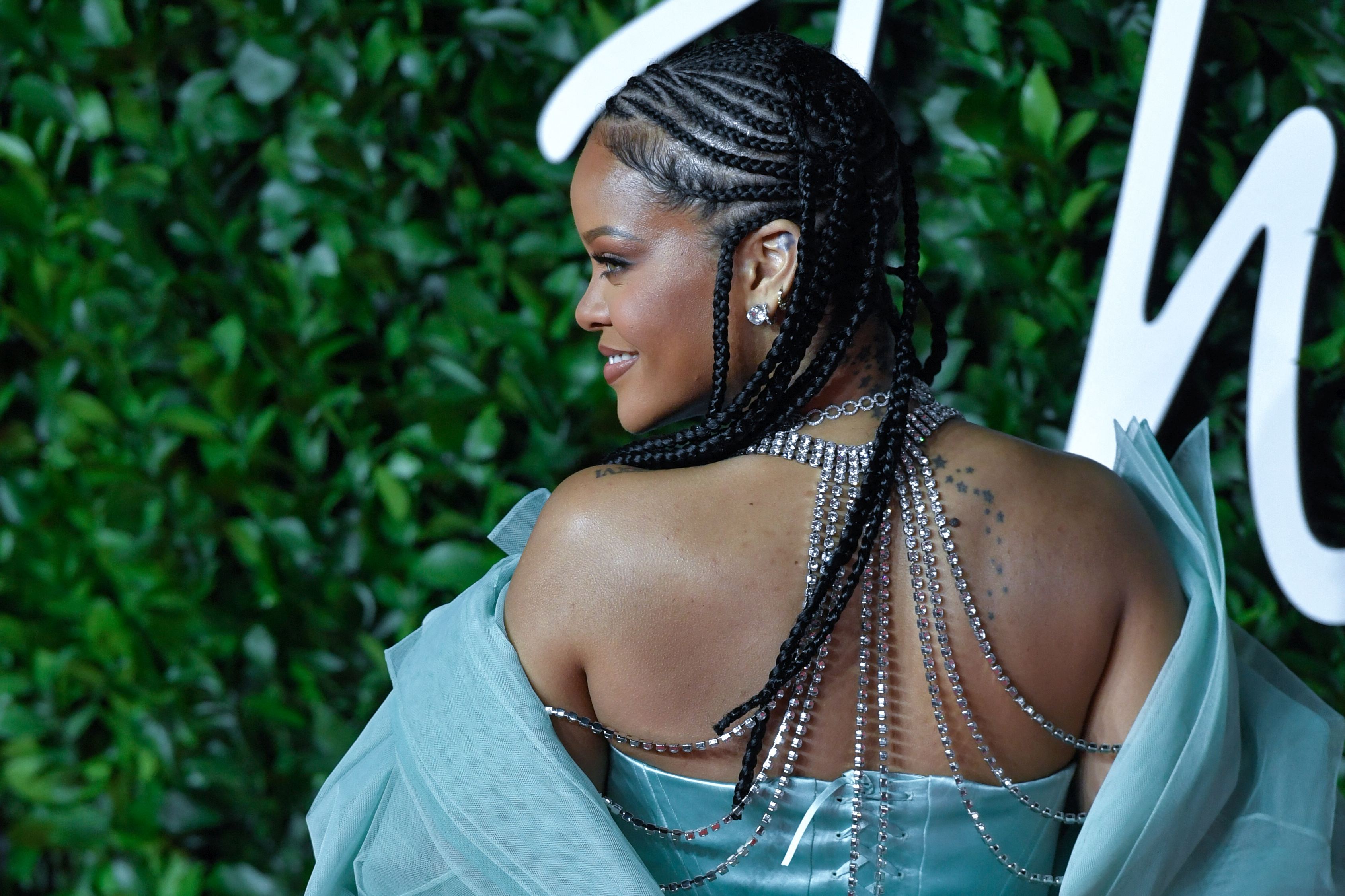 O fotografie topless cu Rihanna a stârnit furie în India: „Cultura noastră nu este costumul tău” - FOTO