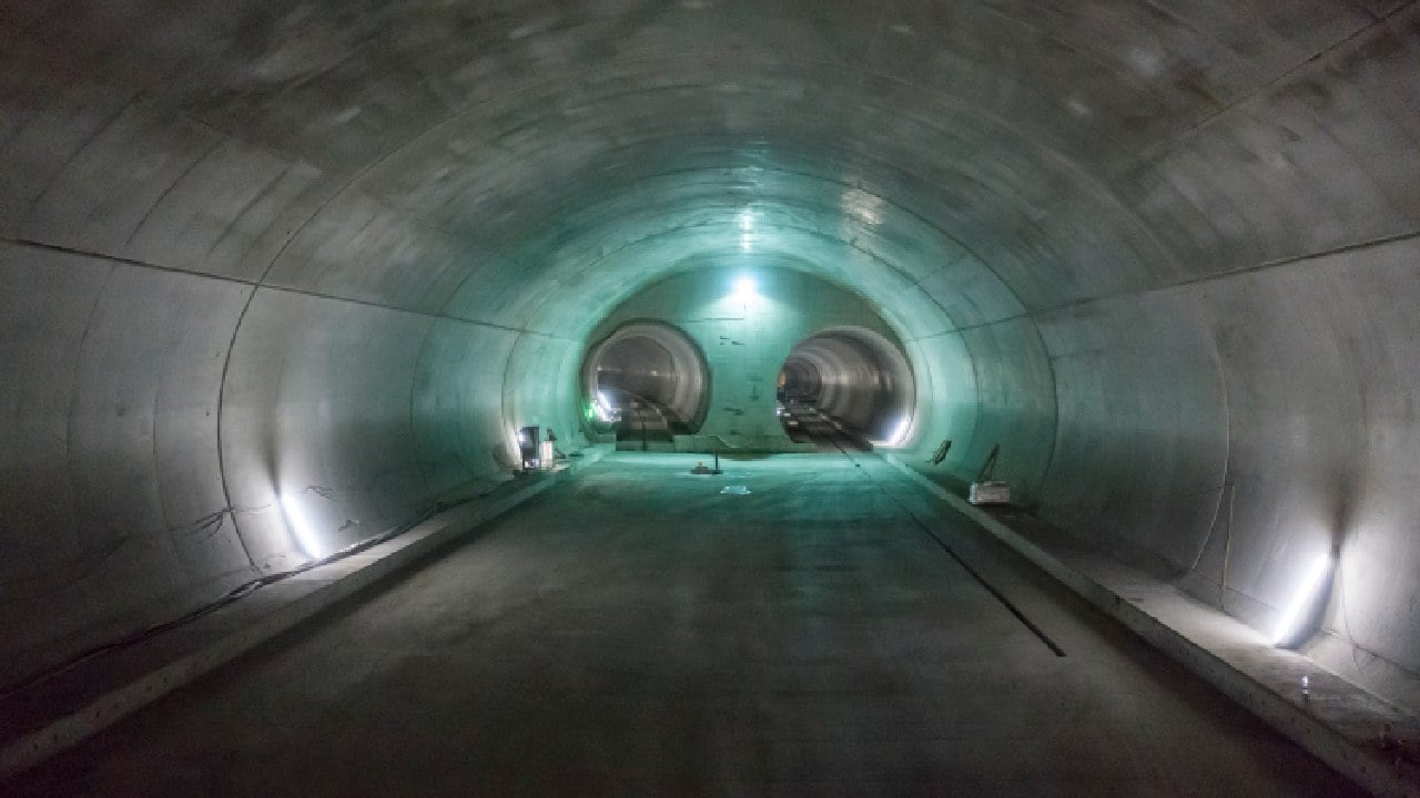 Cel mai lung tunel feroviar va avea 55 de kilometri și va lega două țări europene. Costă peste 8,5 miliarde de euro