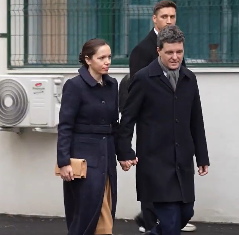 Mirabela Grădinaru, asortată din cap până în picioare la alegerile pentru Primăria București. Cum s-a îmbrăcat prima-doamnă