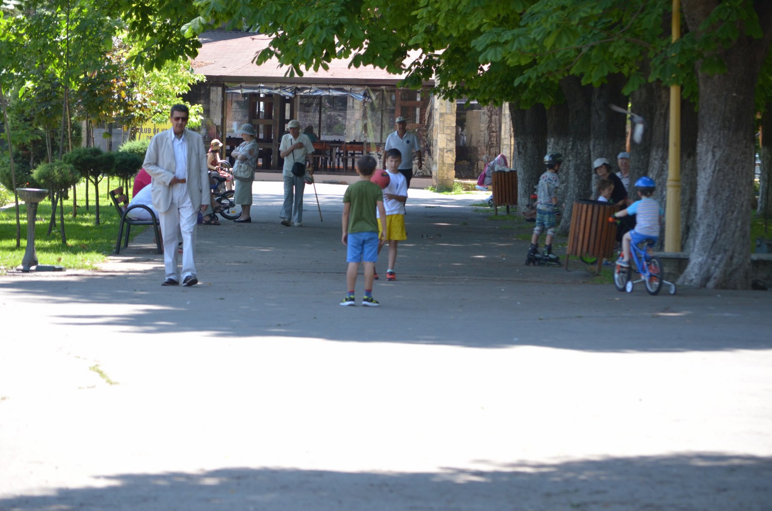Apa mării, remediul perfect împotriva caniculei. S-au înghesuit la scăldat GALERIE FOTO
