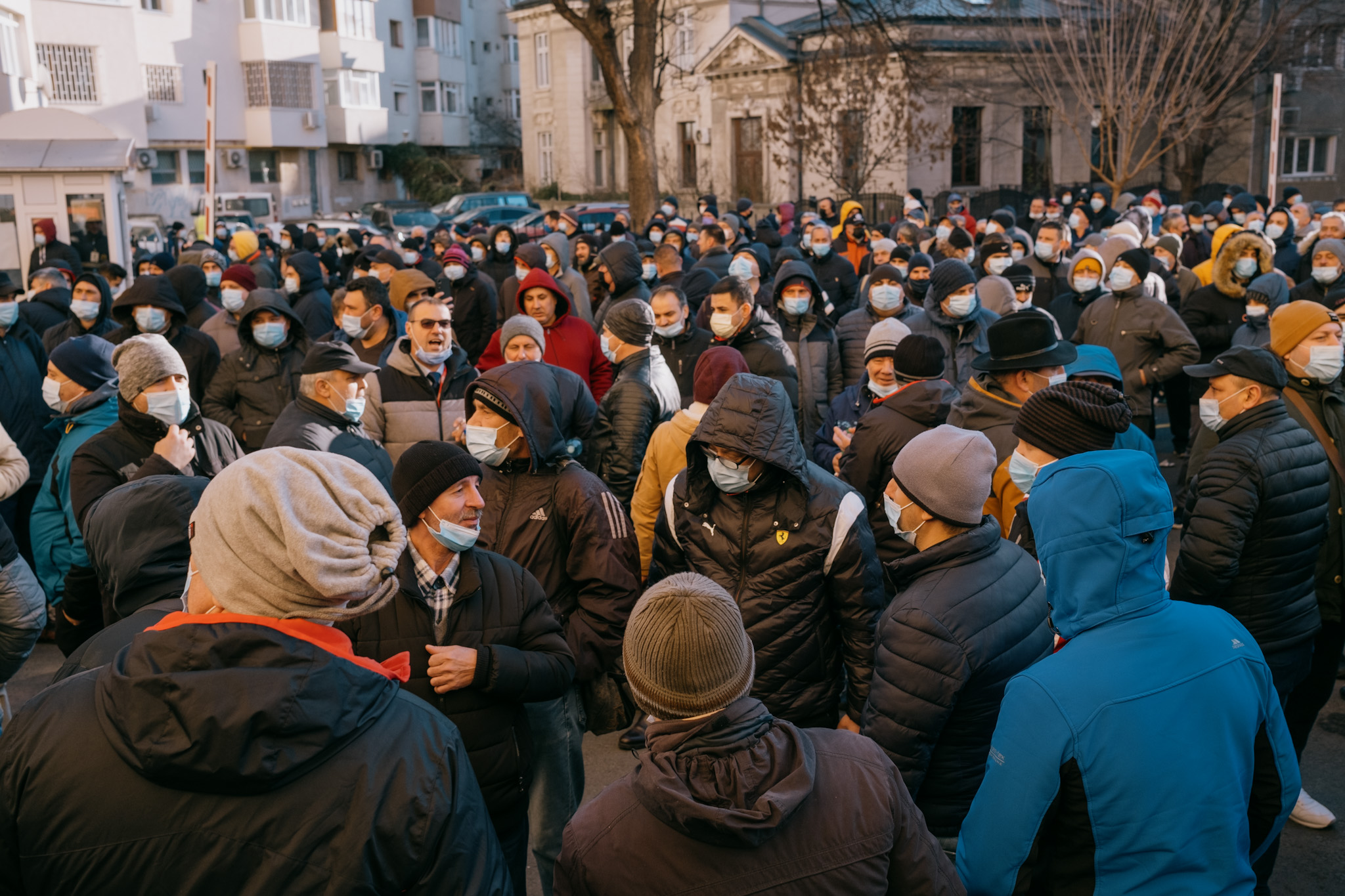 Protest al angajaților STB față de condițiile de muncă. „Autobuzele au aceleași anvelope de ani”