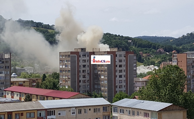 Incendiu violent în Reșița. Un cartier întreg, acoperit de fum
