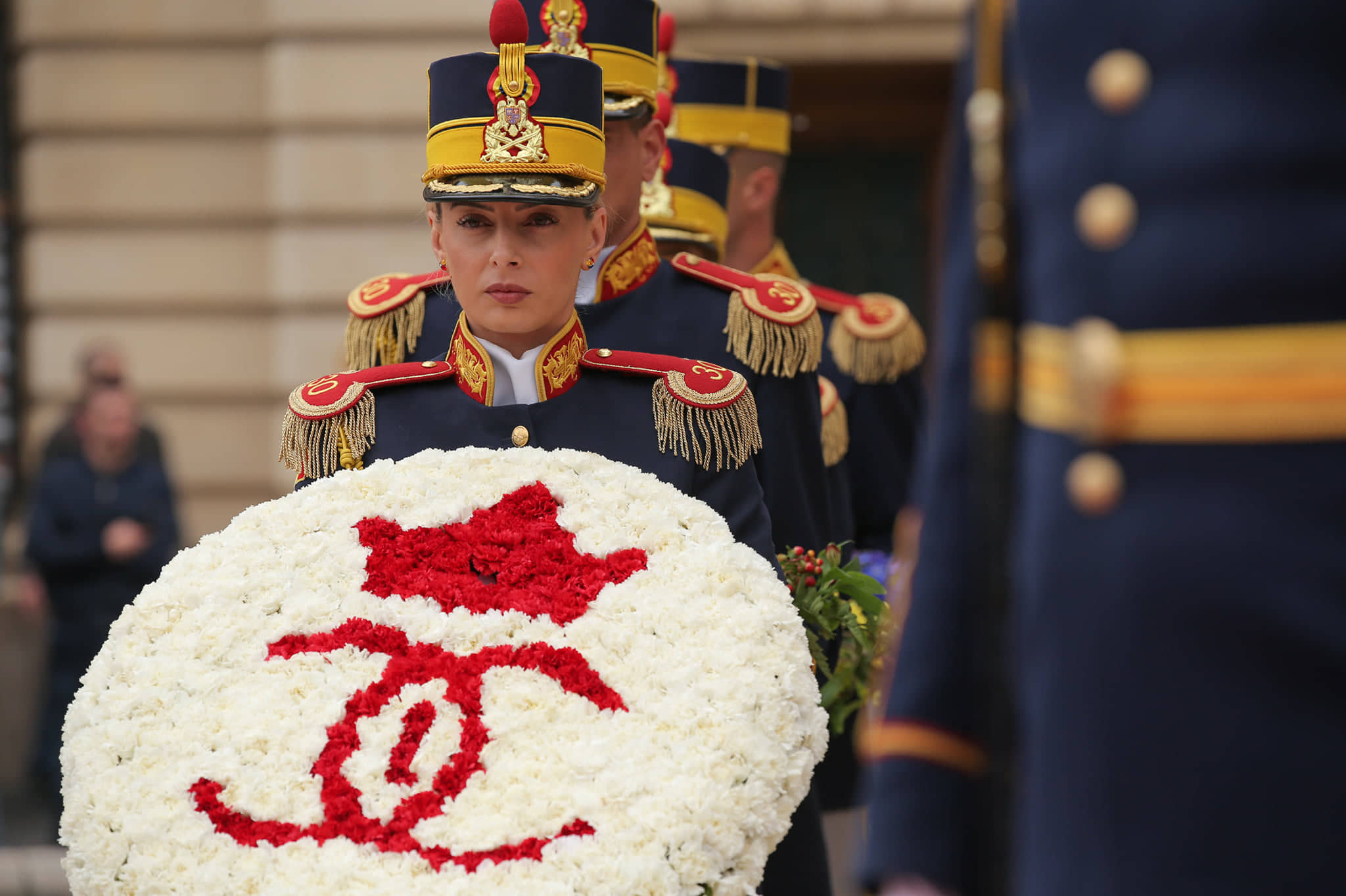 UPDATE. Ziua Regelui, marcată prin manifestări culturale. Ceremonie militară şi depuneri de coroane de flori la statuia Regelui Carol I din Piaţa Palatului Regal | FOTO&VIDEO
