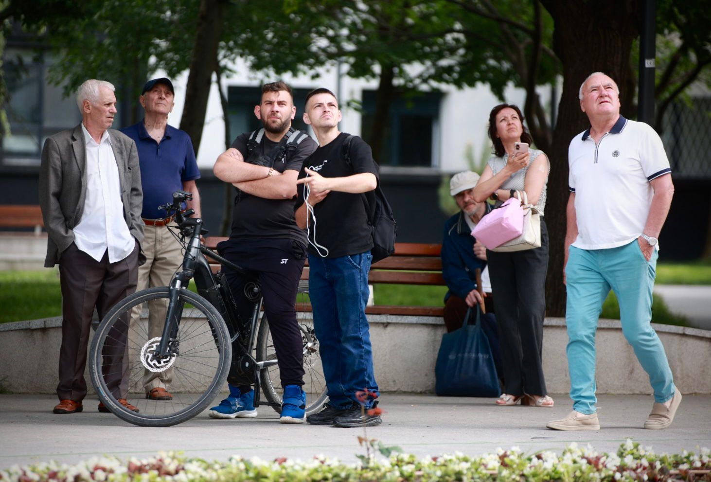Gălățenii spun că se tem mai mult de RO-Alert-urile de la Taxe și Impozite: „Cu dronele ne împrietenim. Sperăm să fie ca la fulgere, să nu lovească de două ori în același loc!”