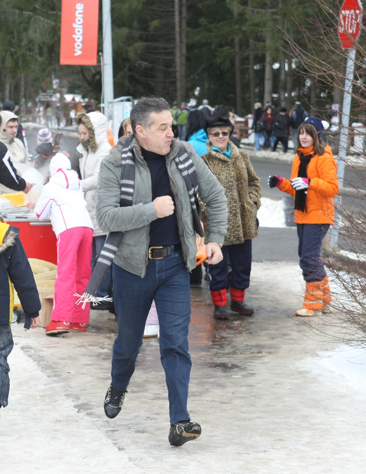 Steaua duce dorul unor fotbaliști adevărați, dar Gigi Becali dă banii pe petreceri private! Revelion de 10.000 de euro la munte! GALERIE FOTO