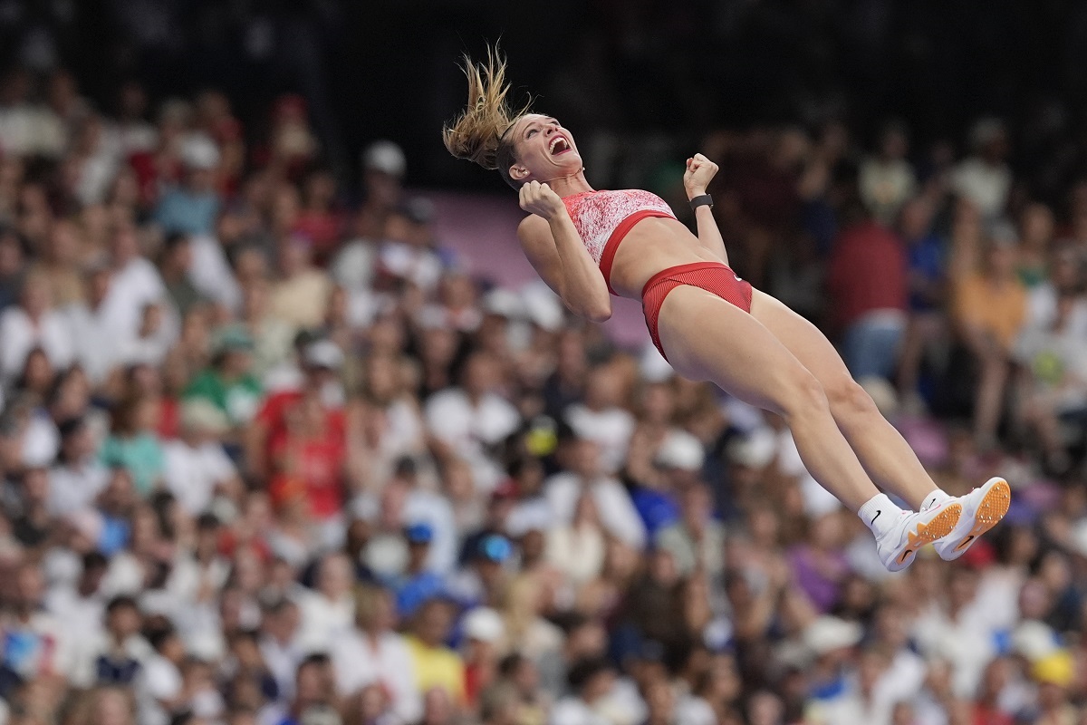 Atleta celebră pe OnlyFans Alysha Newman a cucerit bronzul olimpic la săritura cu prăjina și a celebrat cu un „twerk” pe pistă