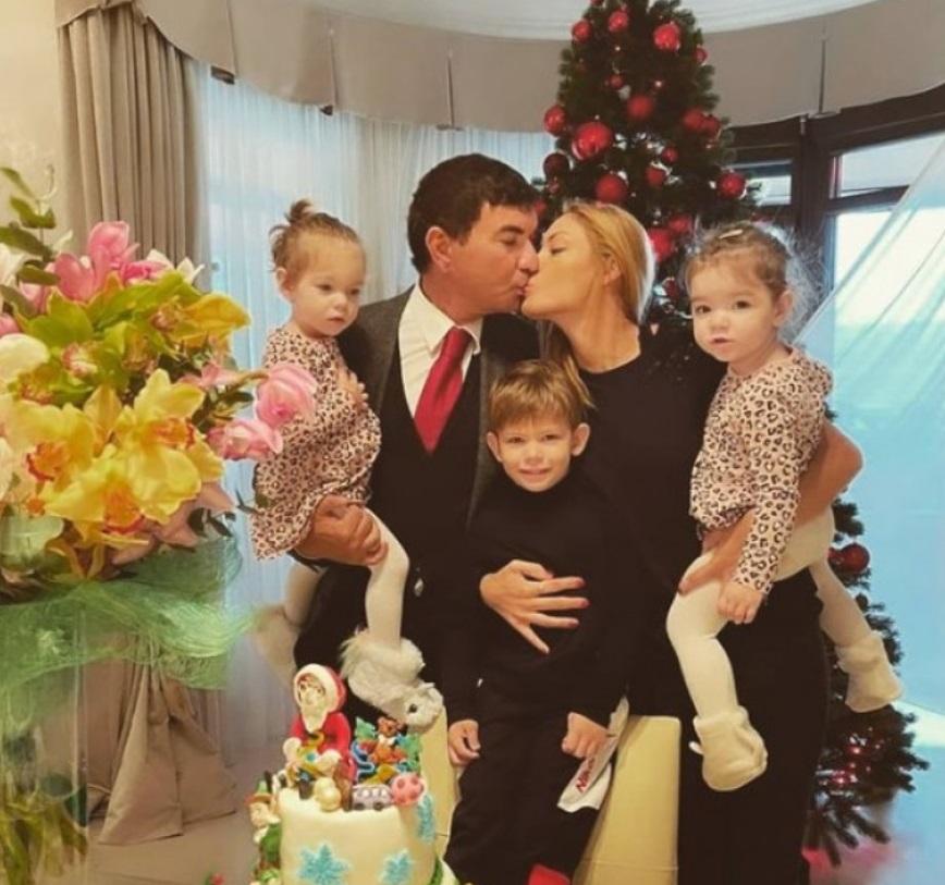 Cristi Borcea va petrece Crăciunul alături de cei 9 copii ai săi. Valentina Pelinel: „Au venit și frații din America”