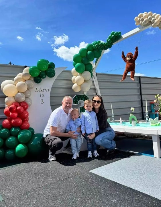 Imagini din casa în care Laurențiu Reghecampf și Corina Caciuc locuiesc alături de cei doi copii, Liam și Landon