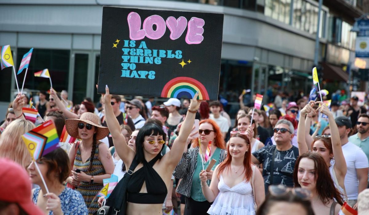 Bucharest Pride 2025. Număr record de participanți la ediția care marchează 20 de ani de la primul marș LGBTQIA+ din România