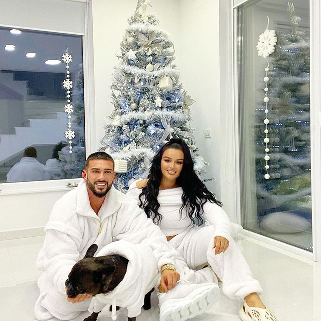 Imaginea postată de Claudia Iosif pe Instagram, de Crăciun. Fanii au crezut că s-a împăcat cu Dorian Popa