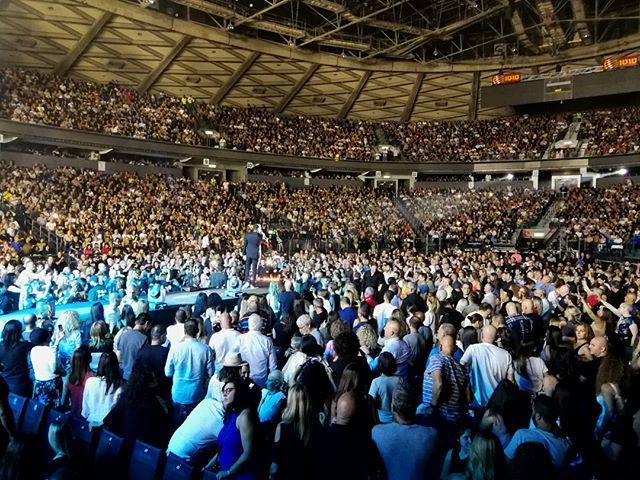 «Îmi doresc să vizitez toată România!» Celebrul solist grec Nikos Vertis a stabilit un record de spectacole la Sala Palatului - 3 concerte sold out