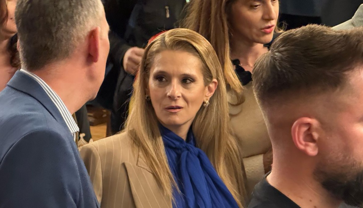 Gestul făcut de Marilena Hagi la lansarea autobiografiei soțului ei. A atras atenția și cu ținuta elegantă, creată de Victoria Beckham