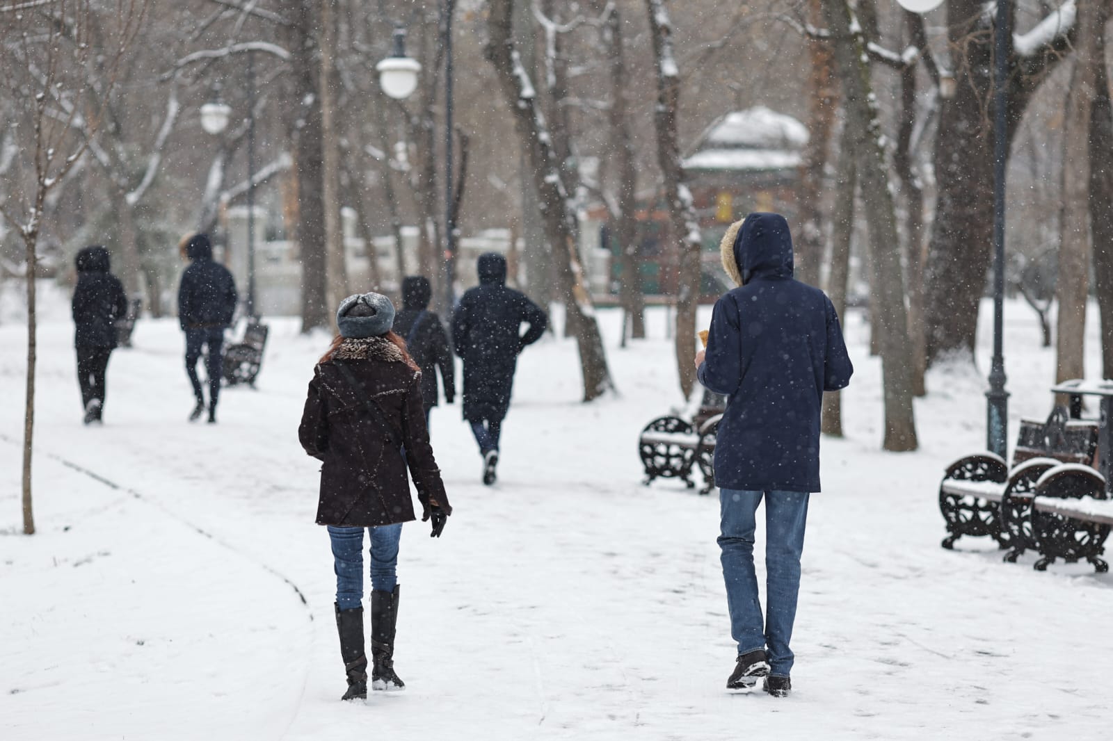 Cum arată Bucureștiul după prima ninsoare din această iarnă