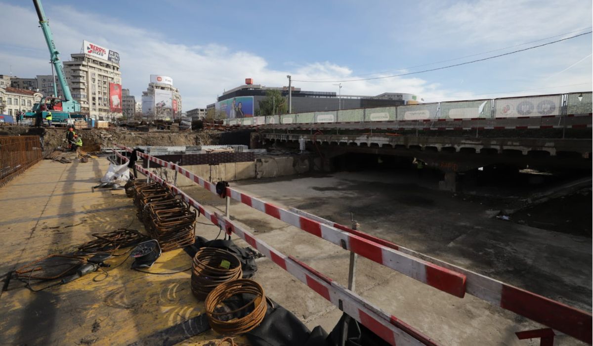 Lucrările la Planșeul Unirii se desfășoară mai rapid decât era prevăzut inițial: prima bucată a noului planșeu e deja turnată, susține Daniel Băluță