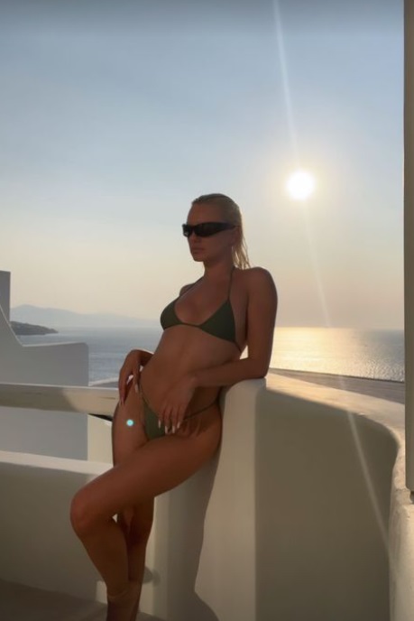 Cum a fost surprinsă Alexandra Stan alături de fotbalistul George Pușcaș în Mykonos. Se zvonește că au o relație