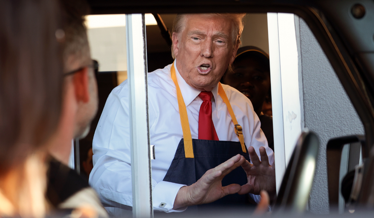 Cum vrea Donald Trump să salveze burgerii din SUA, una dintre mâncărurile lui preferate