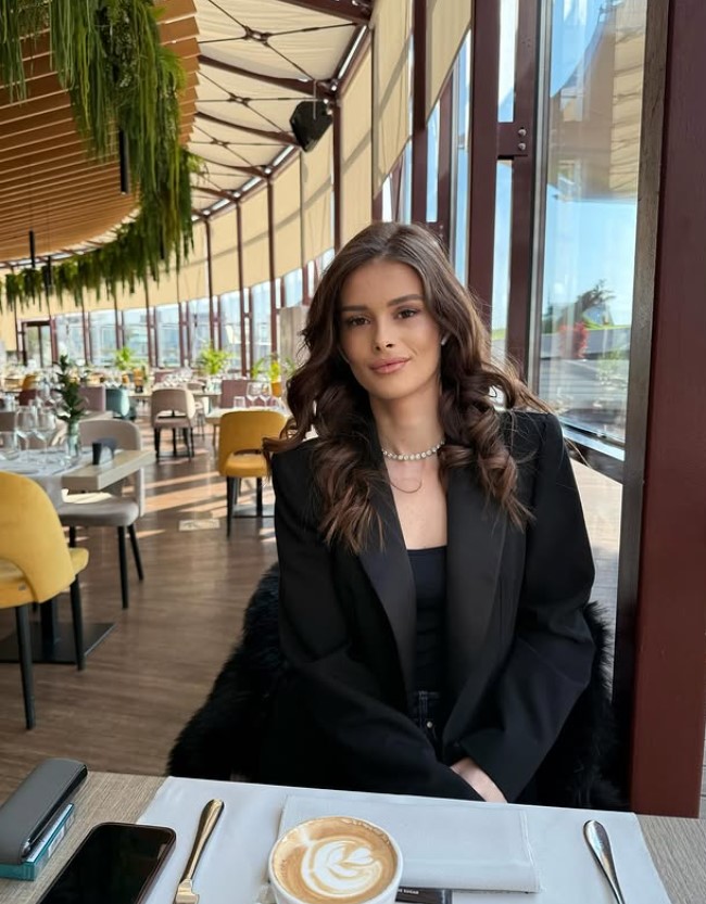 Criminalul din Cosmopolis s-a gândit și în 2021 să-i omoare pe Alex și Teodora Marcu. Robert Lupu a scris totul în cartea lui