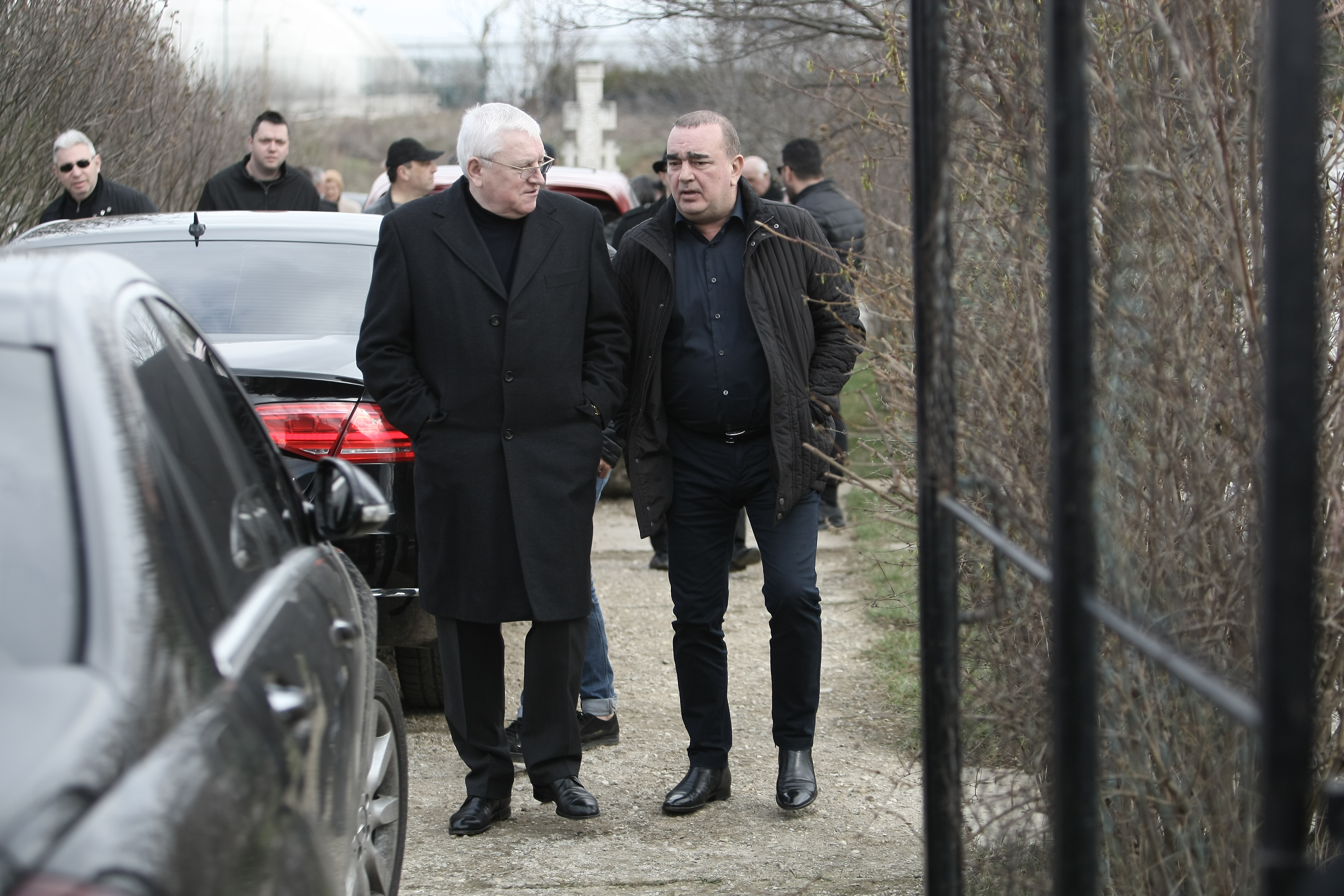 Vasile Turcu a fost înmormântat după ritualurile sinucigașilor. Fostul om de afaceri a fost condus pe ultimul drum de rude, prieteni și doar câțiva oameni de fotbal