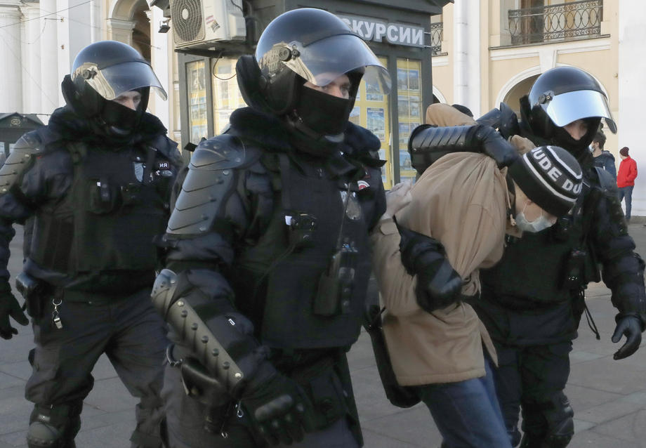 Peste 4.000 de arestări la protestele din Rusia față de invazia lui Putin în Ucraina. „Fără război” au strigat oamenii la Moscova