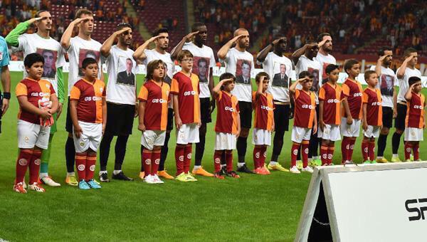 Torje şi colegii lui de la Osmanlîspor i-au omagiat milităreşte pe eroii morţi într-un atentat la Ankara