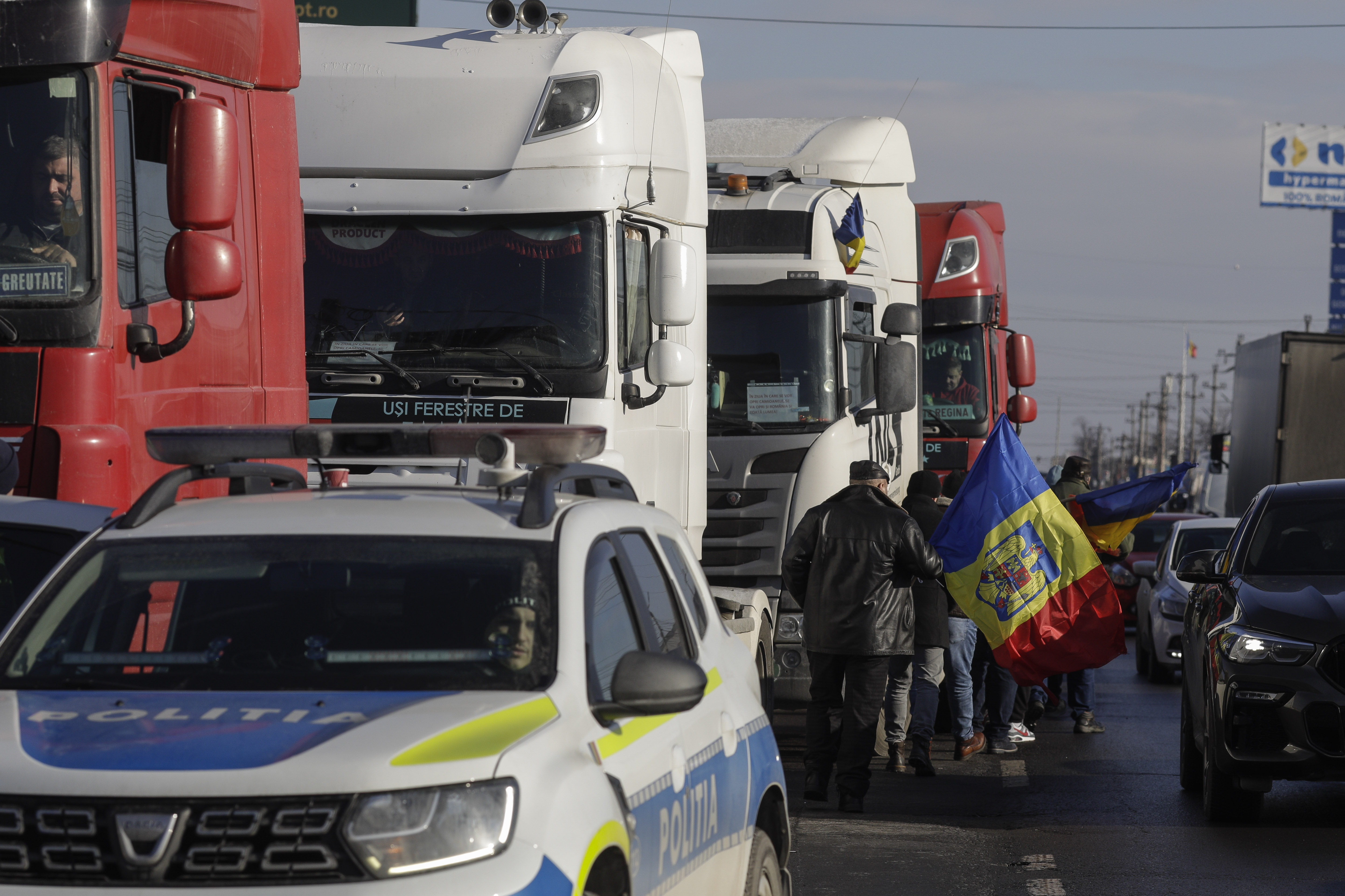 Protestul fermierilor și transportatorilor continuă. Negocierile de la Finanțe au eșuat: „S-au acceptat cererile, dar nu se poate niciuna, asta e concluzia”. Probleme în trafic în mai multe zone