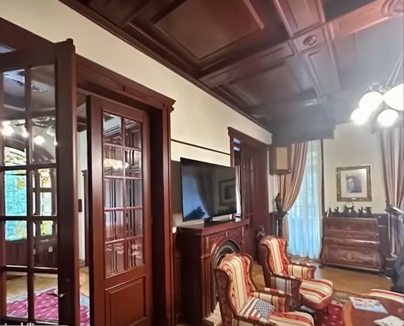 Restaurantul din curtea casei lui Silviu Prigoană. Omul de afaceri l-a făcut special pentru copiii lui și doar familia are acces acolo