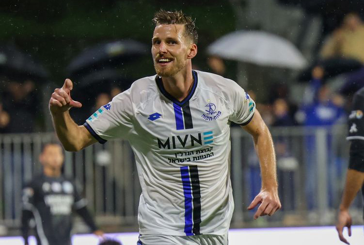 Nem Szoboszlai Dominik lőtte a hétvége legnagyobb szabadrúgásgólját a magyar légiósok közül – videó