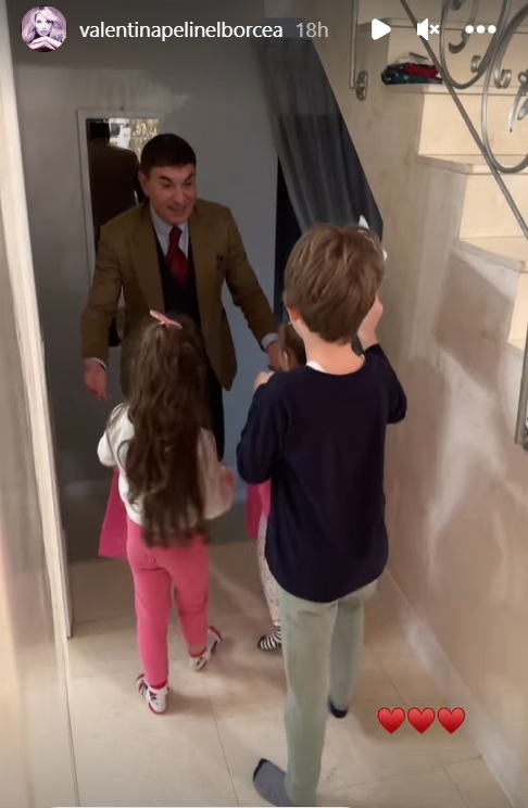 Cristi Borcea, surprins de Valentina Pelinel și de copii de ziua lui de naștere. Omul de afaceri a împlinit 53 de ani