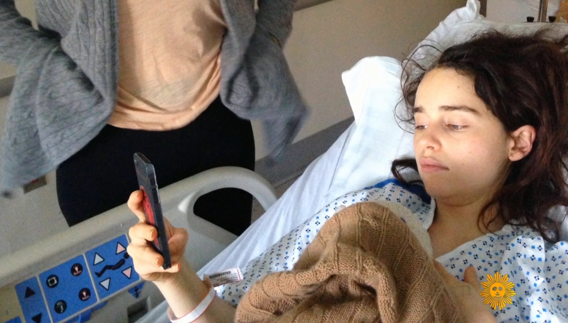 FOTO | Emilia Clarke, din Game of Thrones, imagini de pe patul de spital după operațiile pe creier la care a fost supusă