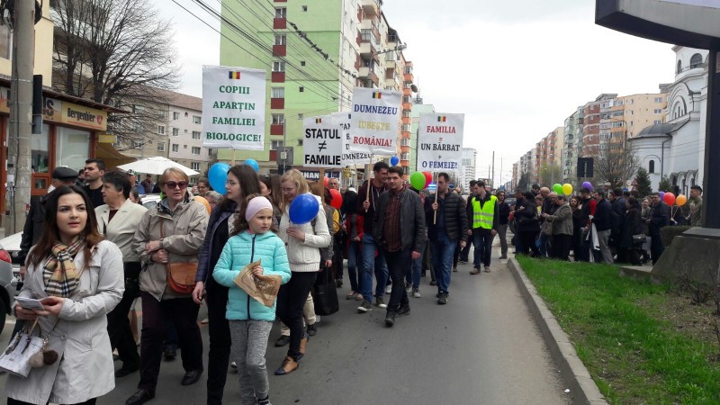 UPDATE. Marș pentru viață 2017 | Mii de oameni au ieșit în stradă în București și în mai multe orașe din țară / FOTO&VIDEO