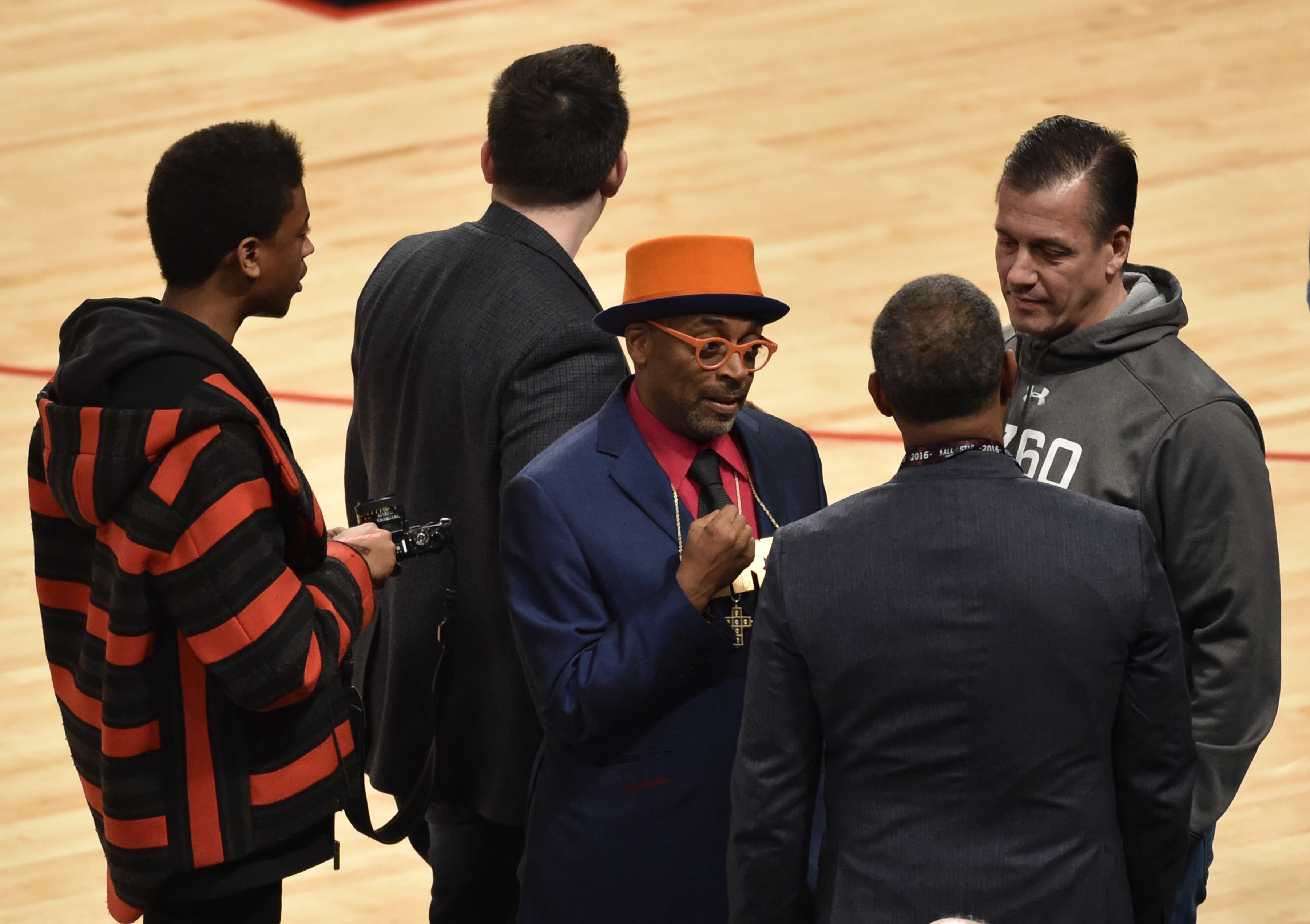 Vestul a aruncat Estul la coș, la All-Star Game. ^Ultima reprezentație a lui Kobe Bryant. Românii n-au lipsit din ”Air Canada”! / GALERIE FOTO