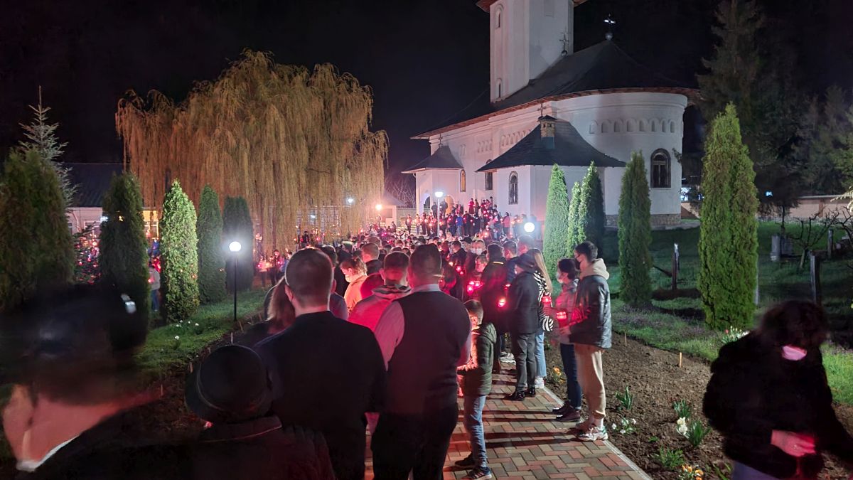 Peste 1.500 de oameni, la slujba de la Mănăstirea Gorovei, în Botoșani