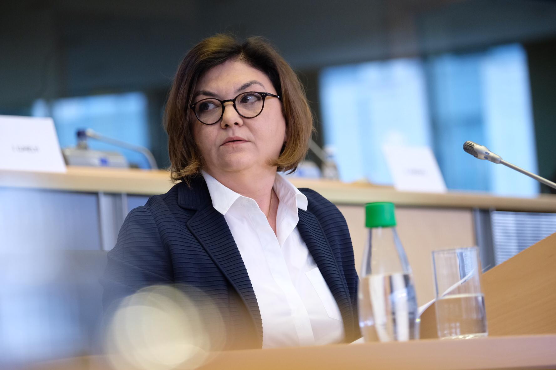 Cum arată soția lui Crin Antonescu și cu ce se ocupă. Adina Vălean a spus la TV ce soțul ei nu voia să se afle: „Este ca un foc de paie”