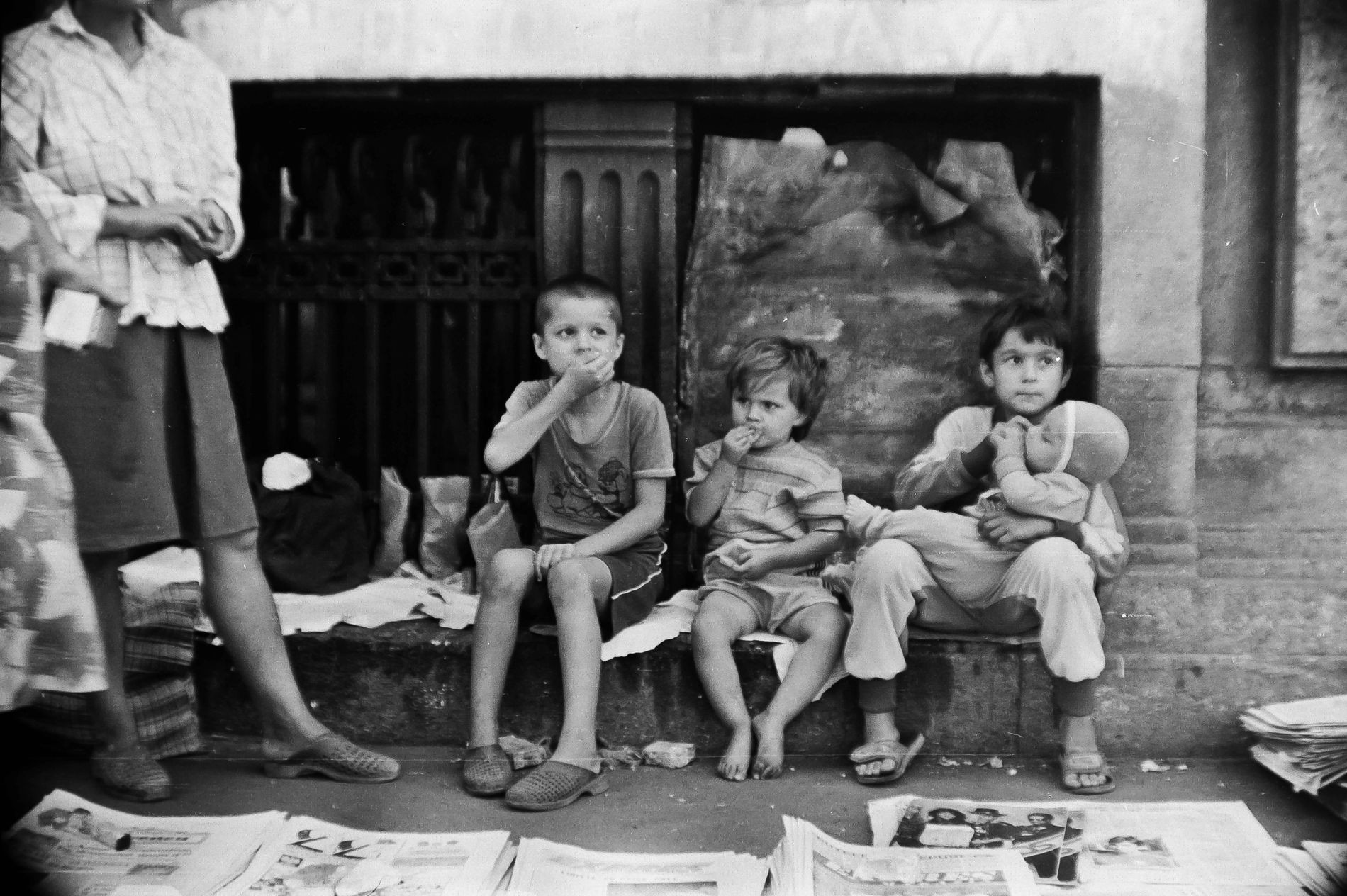 Bucureștiul liber de acum 30 de ani, fotografiat de un japonez aventurier: “Am văzut mulți oameni frumoși și liberi în acele zile”