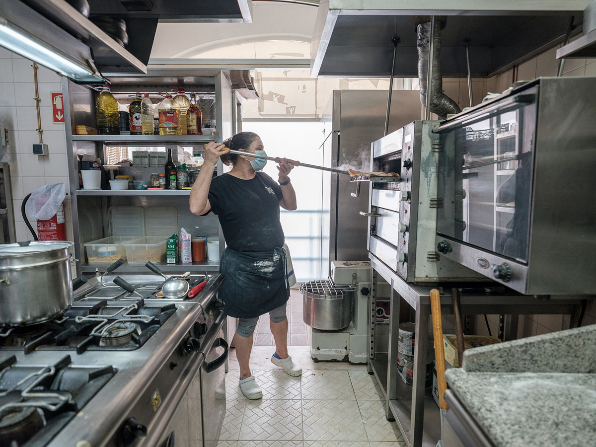 Cum arată ieșirea din izolare pentru românii din diaspora. O patroană din Portugalia și-a redeschis restaurantul după șase săptămâni: „Cât să-mi plătesc datoriile”