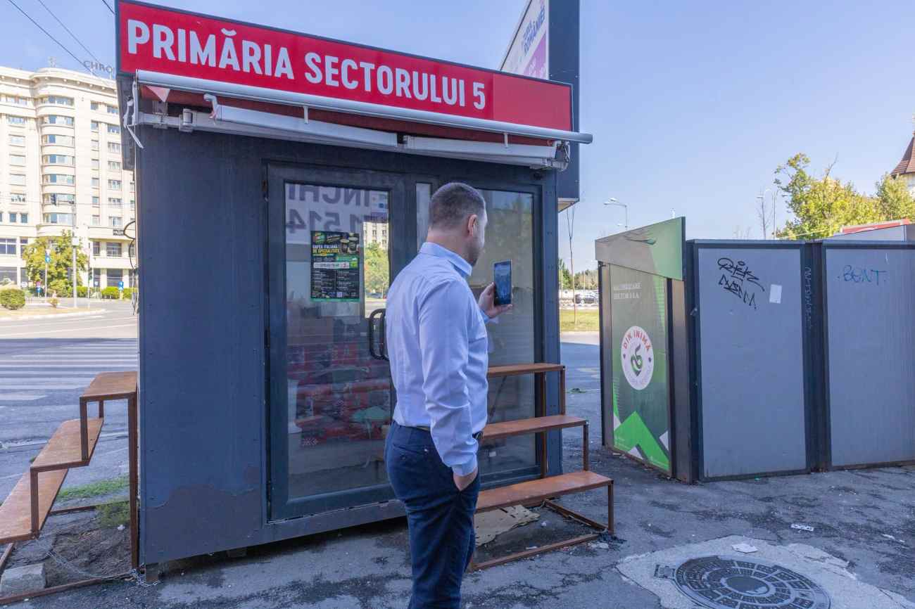 Ciprian Ciucu a mers 7 kilometri pe jos în București și l-a sunat pe primarul Vlad Popescu Piedone: „Nu vom mai avea trotuare pline de mașini în centru”