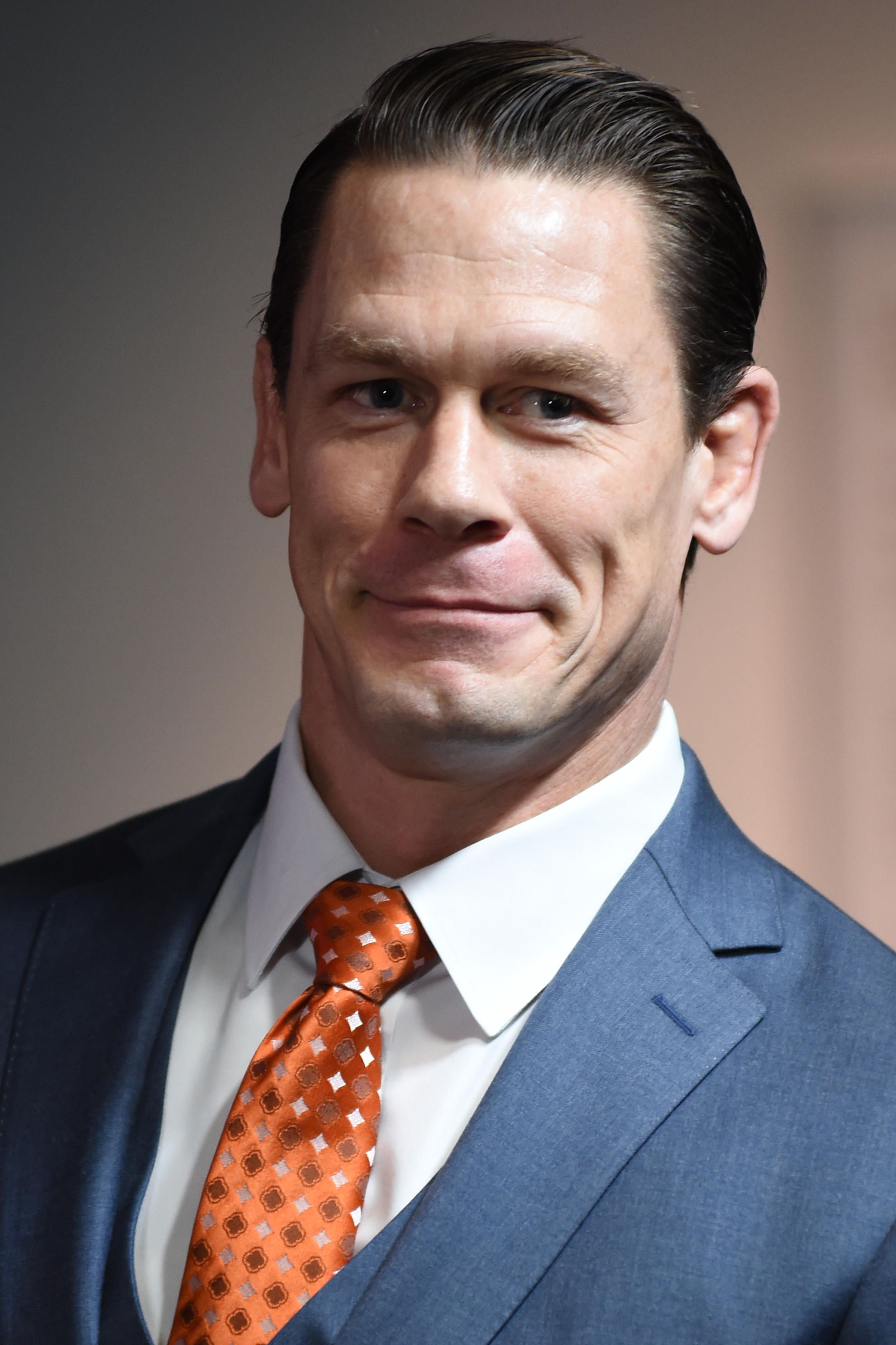 John Cena a apărut complet dezbrăcat pe scena de la Premiile Oscar 2024. Și-a acoperit zona intimă cu un plic | VIDEO