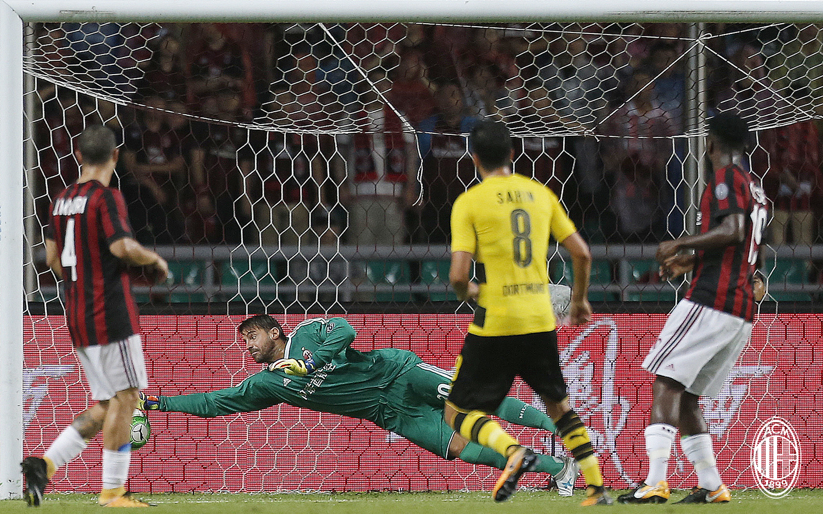 AC Milan scârțâie înaintea dublei cu Craiova din Liga Europa: 1-3 cu Borussia Dortmund. Montella: ”Capul meu este la meciul cu Craiova” / GALERIE FOTO