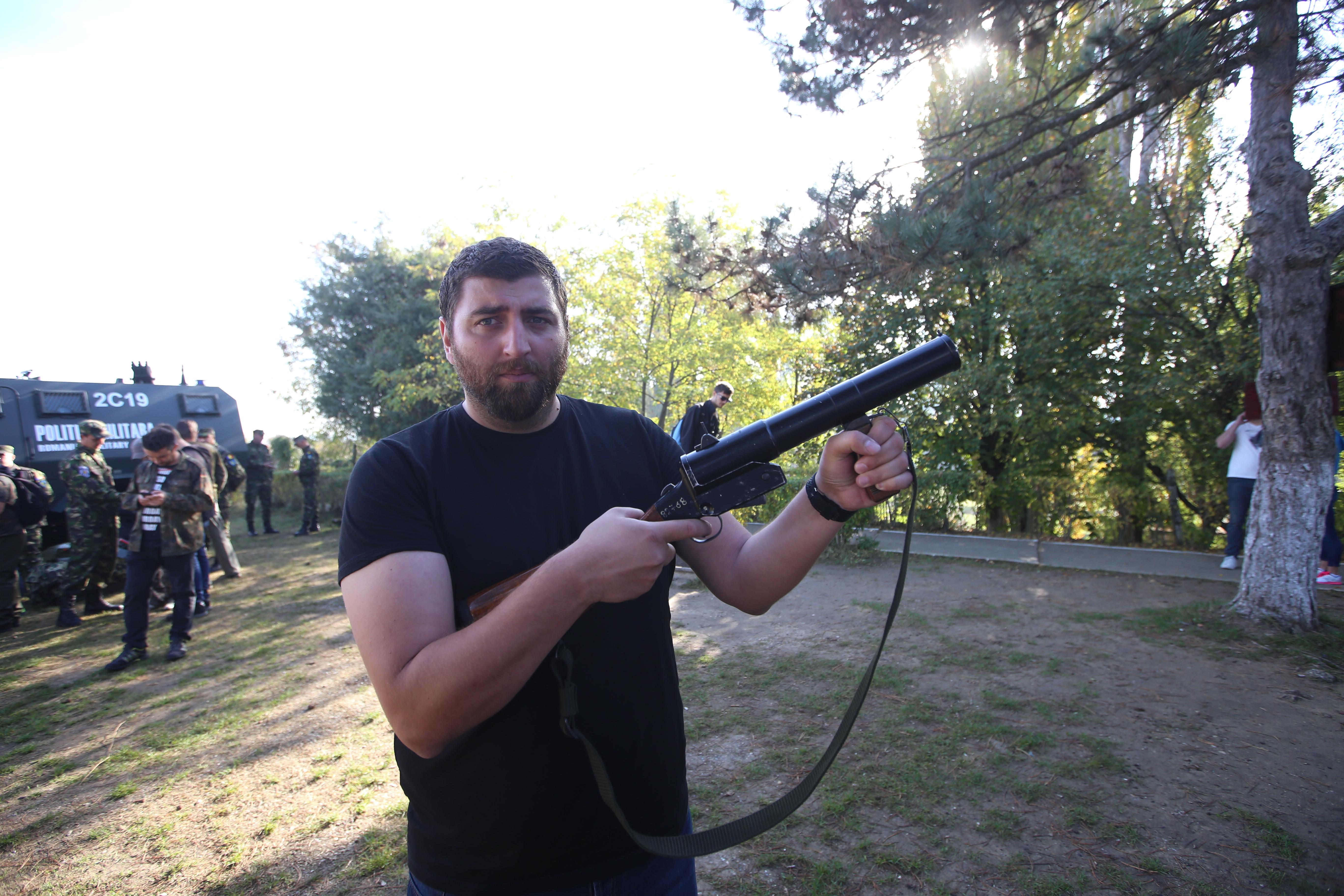 VIDEO | Reportaj cu arma-n mână. Am testat mitraliera NATO și pistolul pentru luptă urbană
