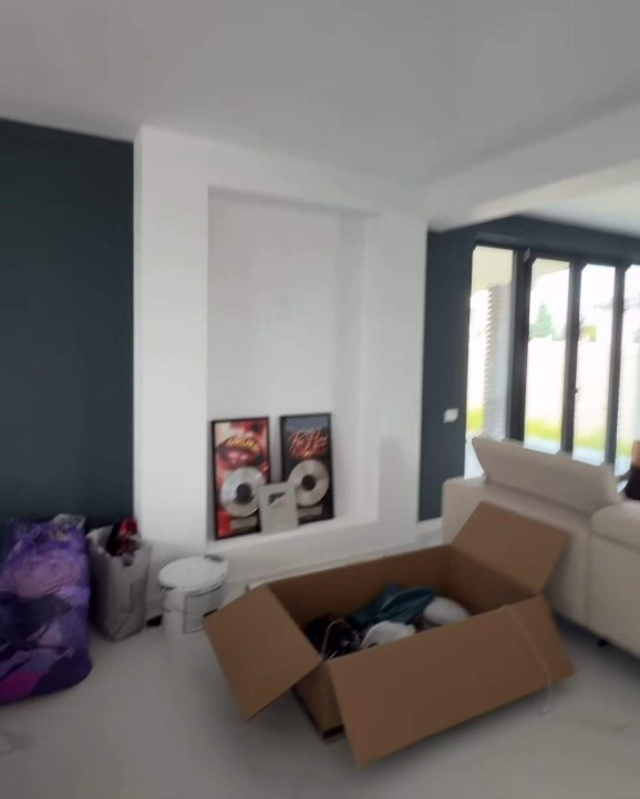 Imagini din casa în care locuiește Babasha. Și-a cumpărat vilă în Domnești și e vecin cu Dorian Popa