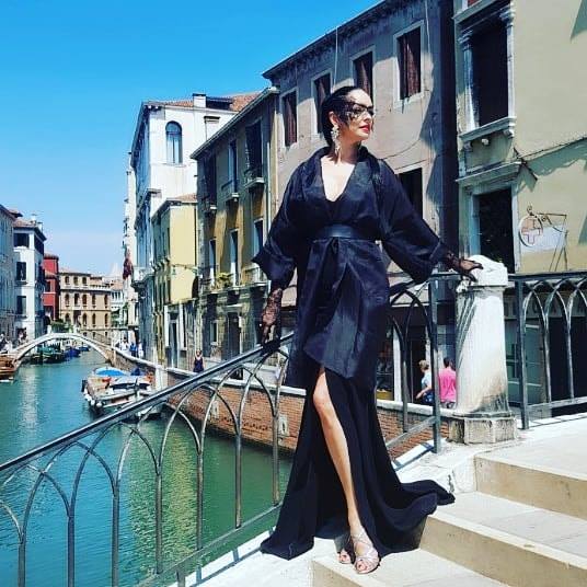 Andreea Marin, misterioasă la Veneția. Apariție uluitoare a divei | FOTO