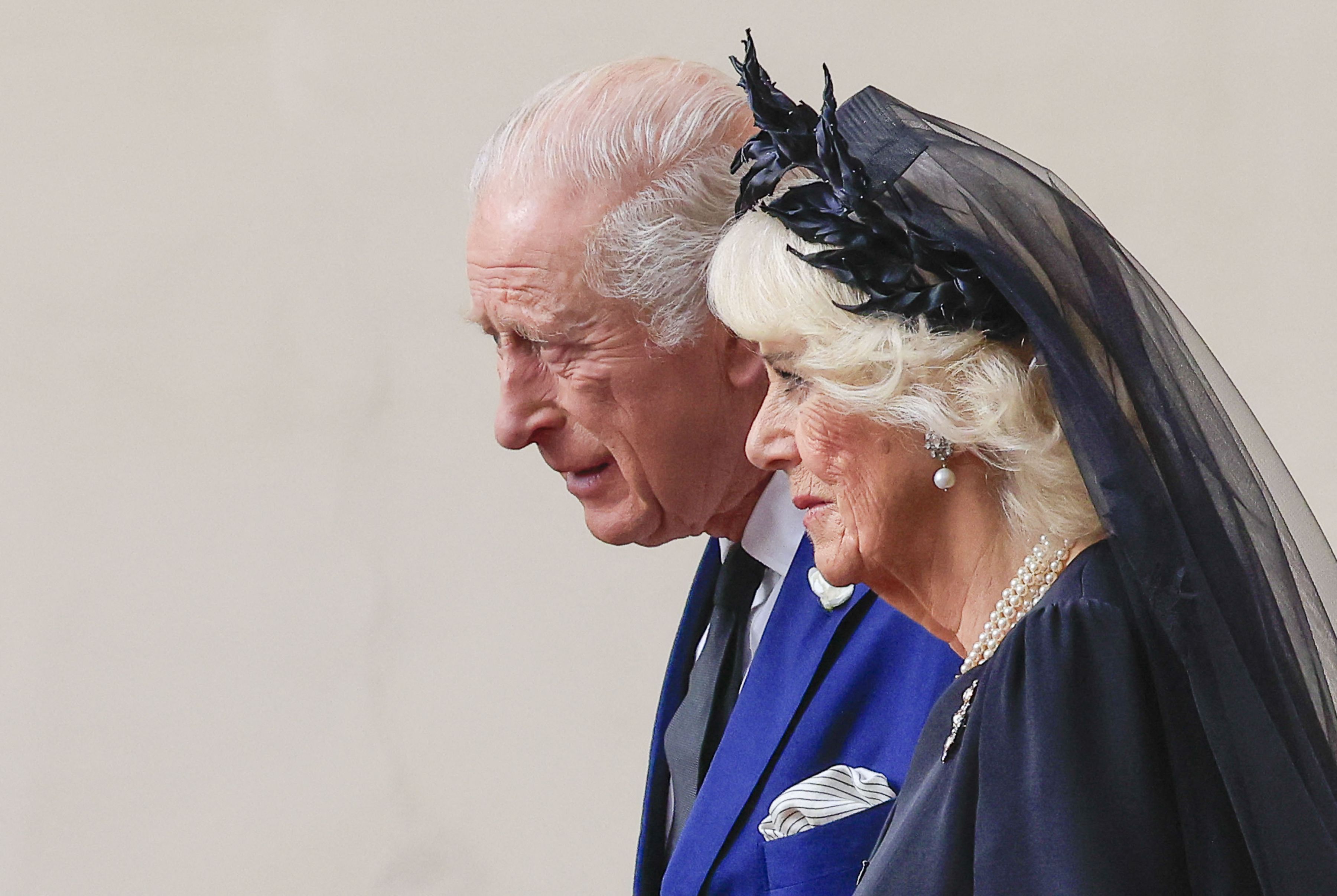 Cum a apărut regina Camilla la Vatican. Regele Charles și Papa Leon s-au rugat împreună în Capela Sixtină