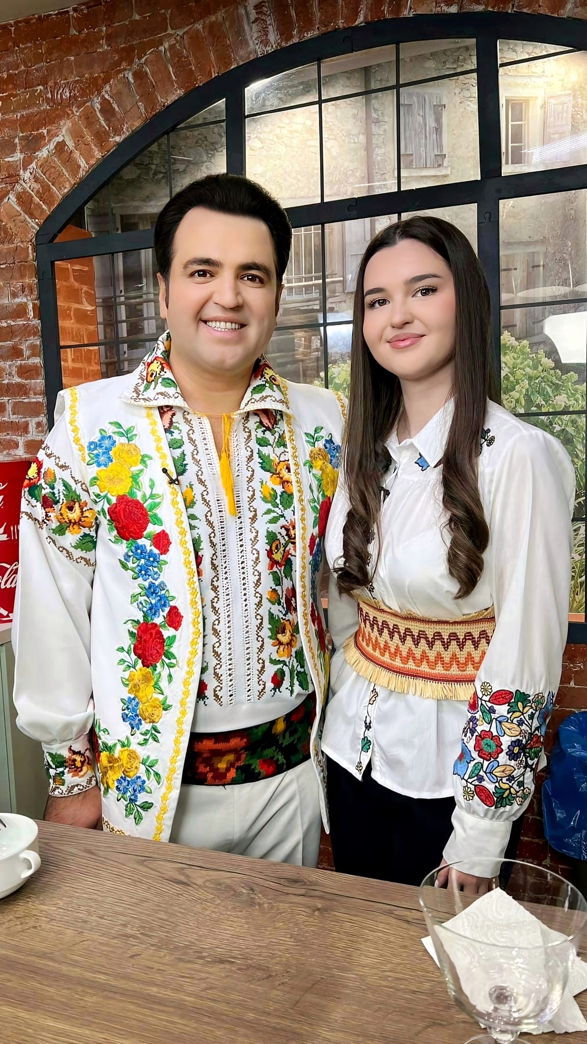 Altar de lumânări în blocul unde a trăit fiica lui Igor Cuciuc. Când va fi înmormântată Andreea