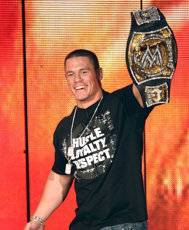 John Cena a apărut complet dezbrăcat pe scena de la Premiile Oscar 2024. Și-a acoperit zona intimă cu un plic | VIDEO