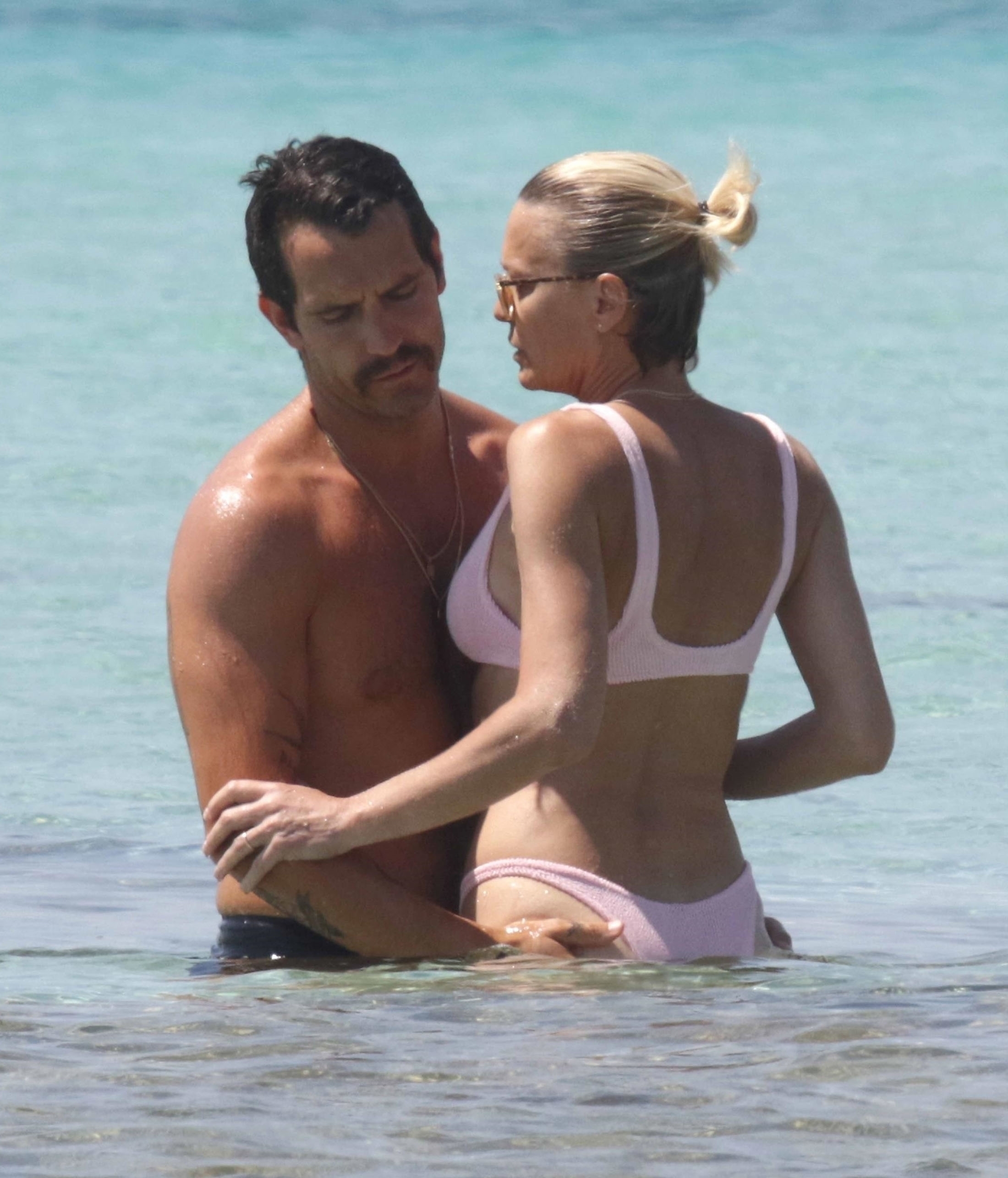 FOTO | Robin Wright, vedeta din House of Cards, în costum de baie. Actrița încă face furori, la 52 de ani