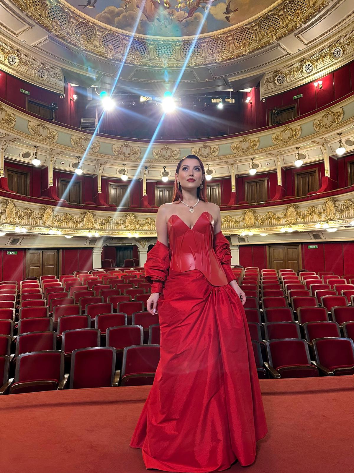 Elena Gheorghe cântă alături de fiica ei, Amelie. Artista a lansat un proiect la care a lucrat 14 ani