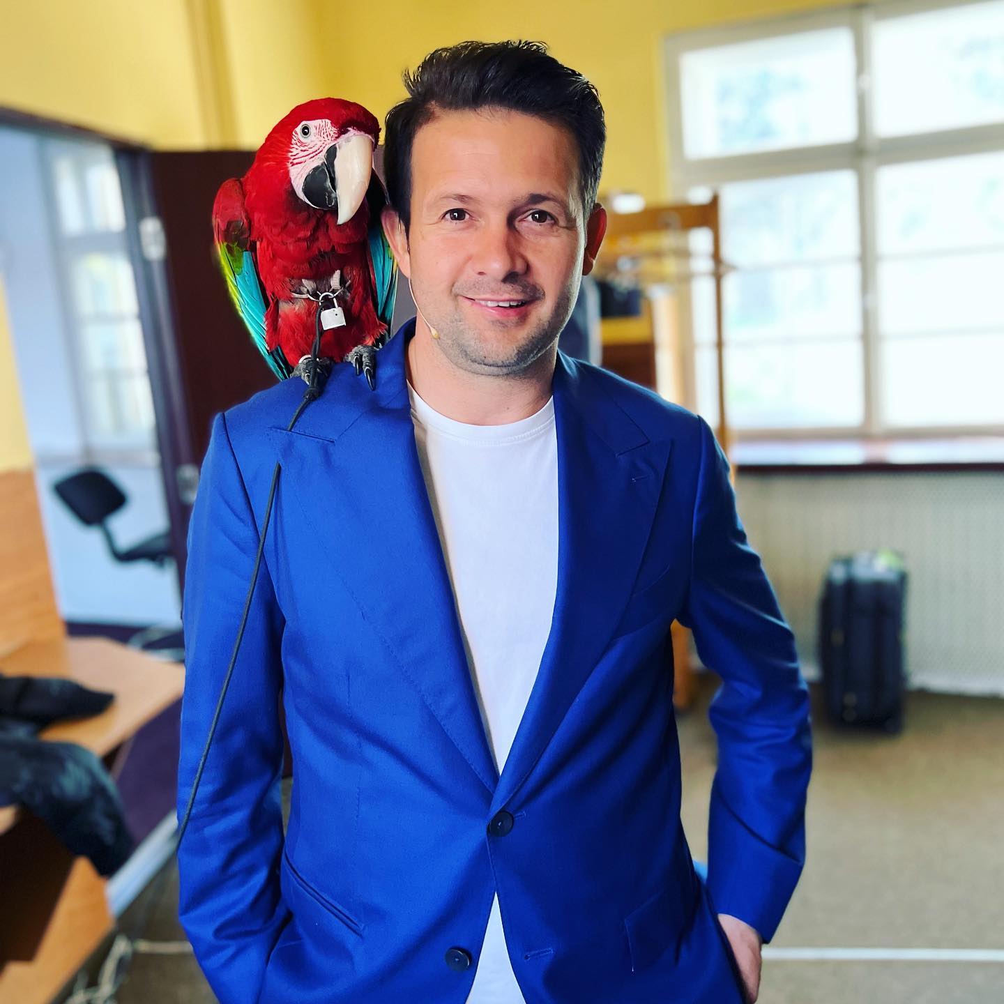 Povestea neștiută a magicianului Robert Tudor. S-a născut cu gura strâmbă și nu aude cu urechea stângă: „Mama nu m-a vrut”