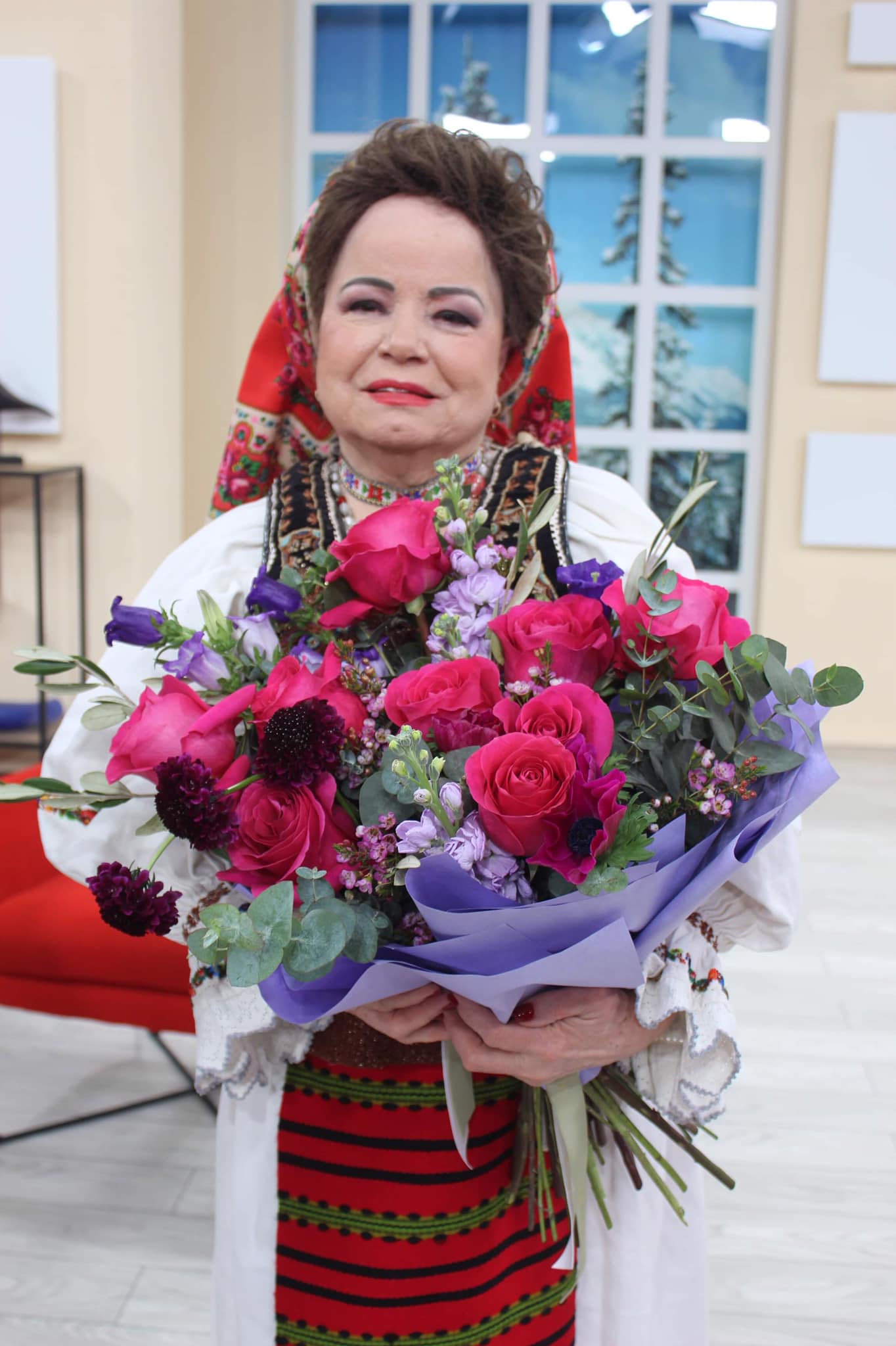Saveta Bogdan, nevoită să se încălzească prin magazine din cauza frigului din casă. Ce spune despre Ilie Bolojan: „Crede că strânge acum banii”