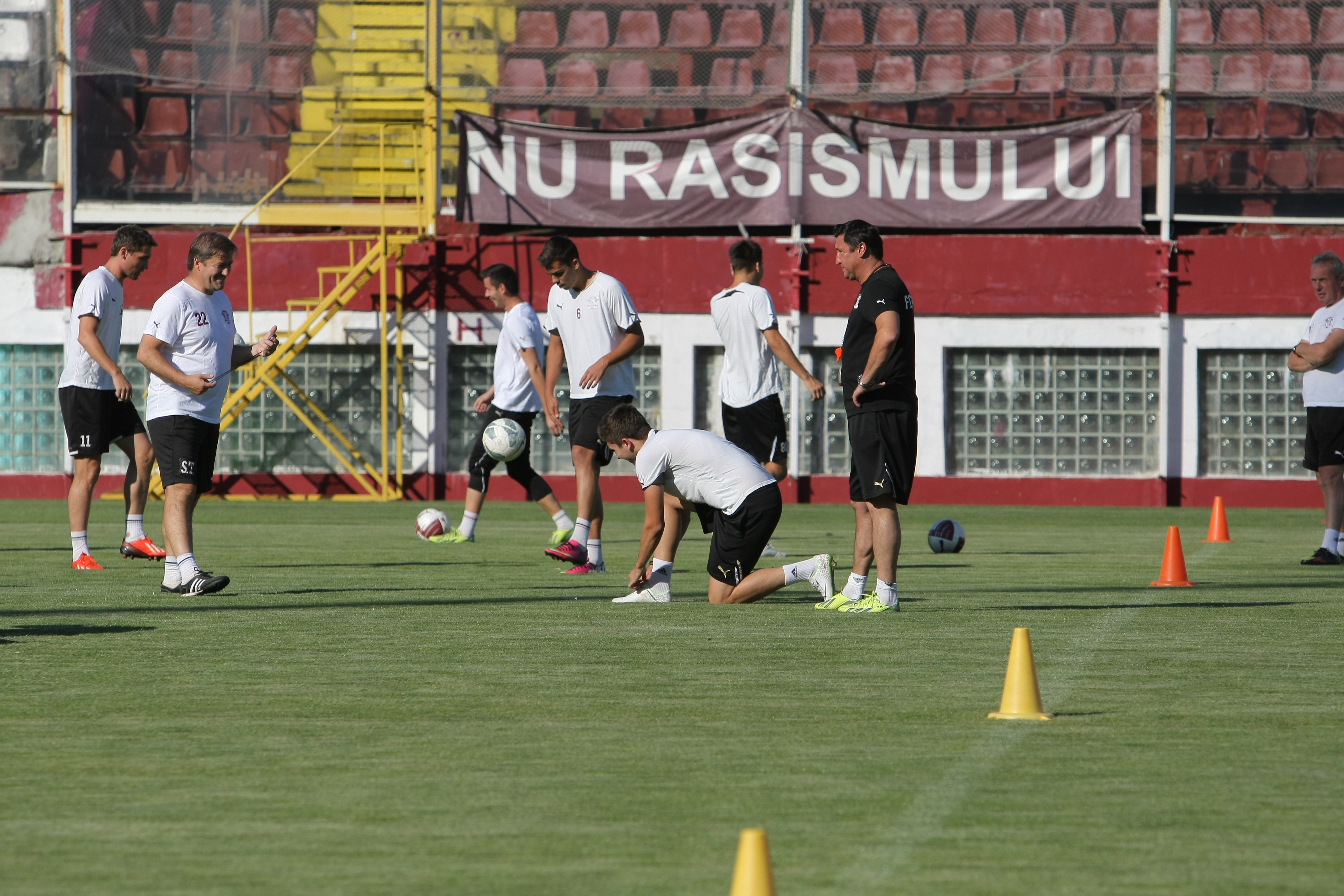 FOTO/ S-au reunit giuleștenii: portarul Mircea Bornescu a revenit la Rapid!